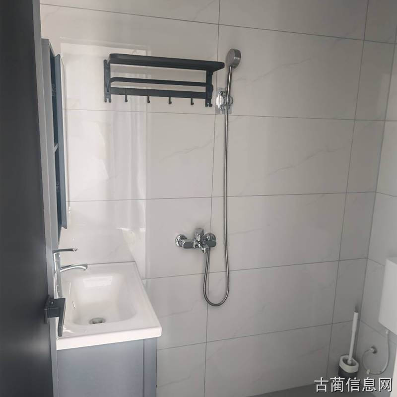人民医院旁边，单身公寓出租，家电齐全，